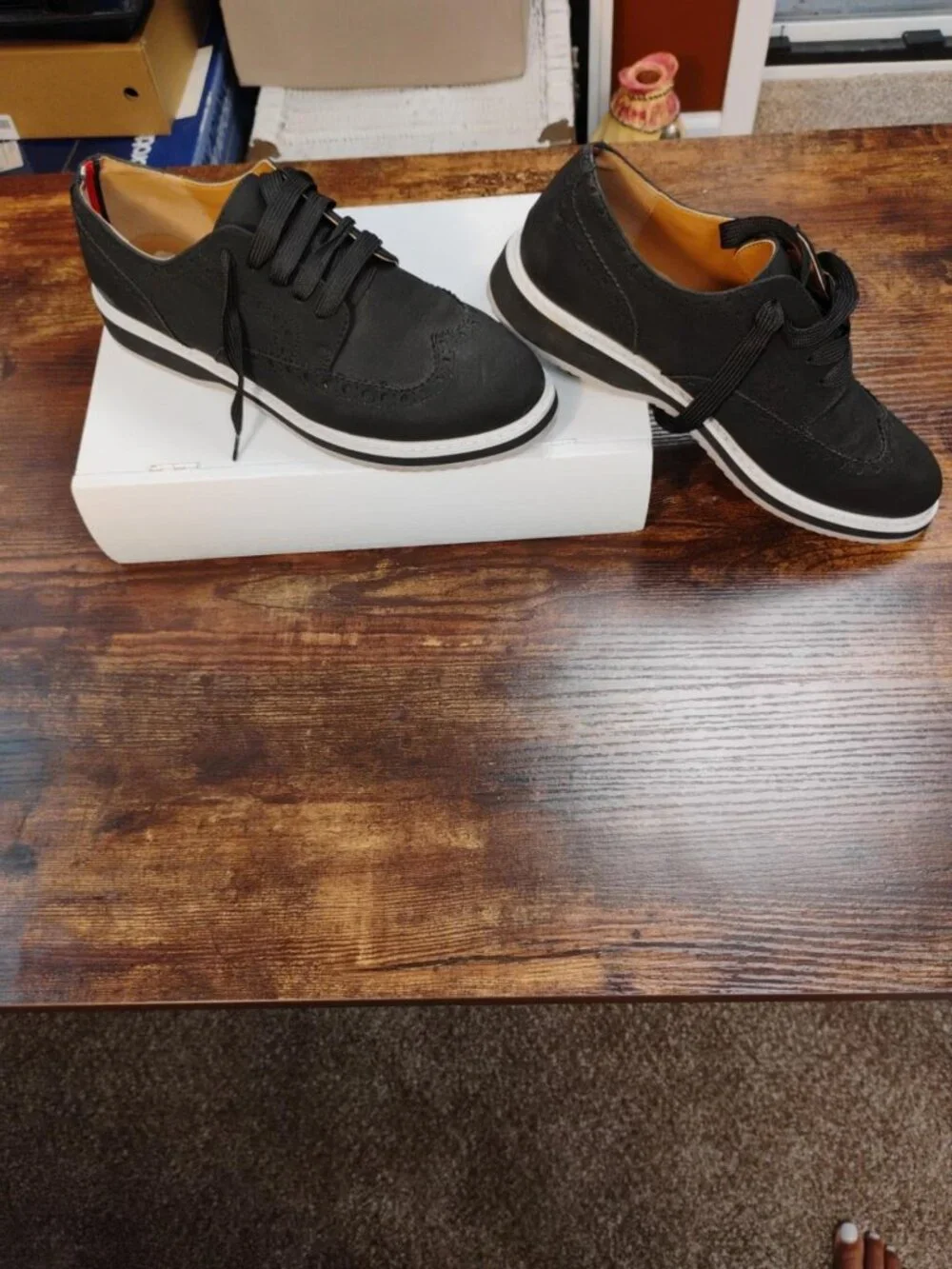 Tommy Hilfiger Black Wingtip Oxford Sneakers Womens Size 8.5M